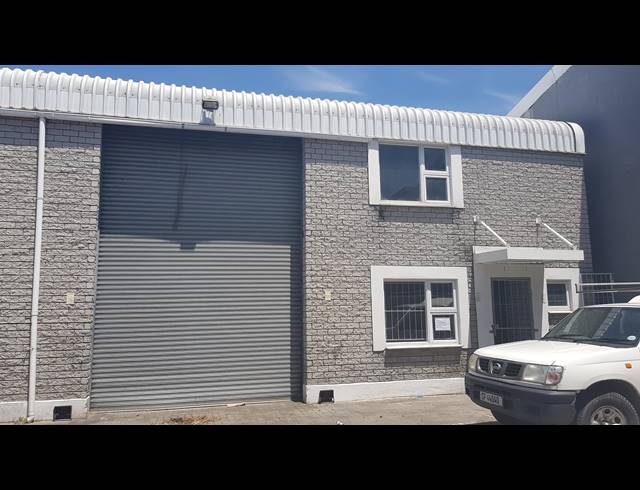 240M² FACTORY RENTED IN SAXENBURG PARK 1